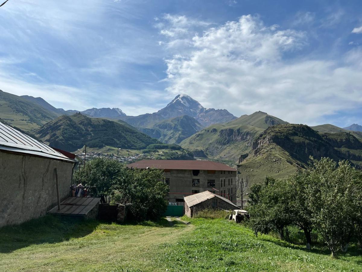 Mikheil Pitskhelauri Guest House Kazbegi Exteriör bild