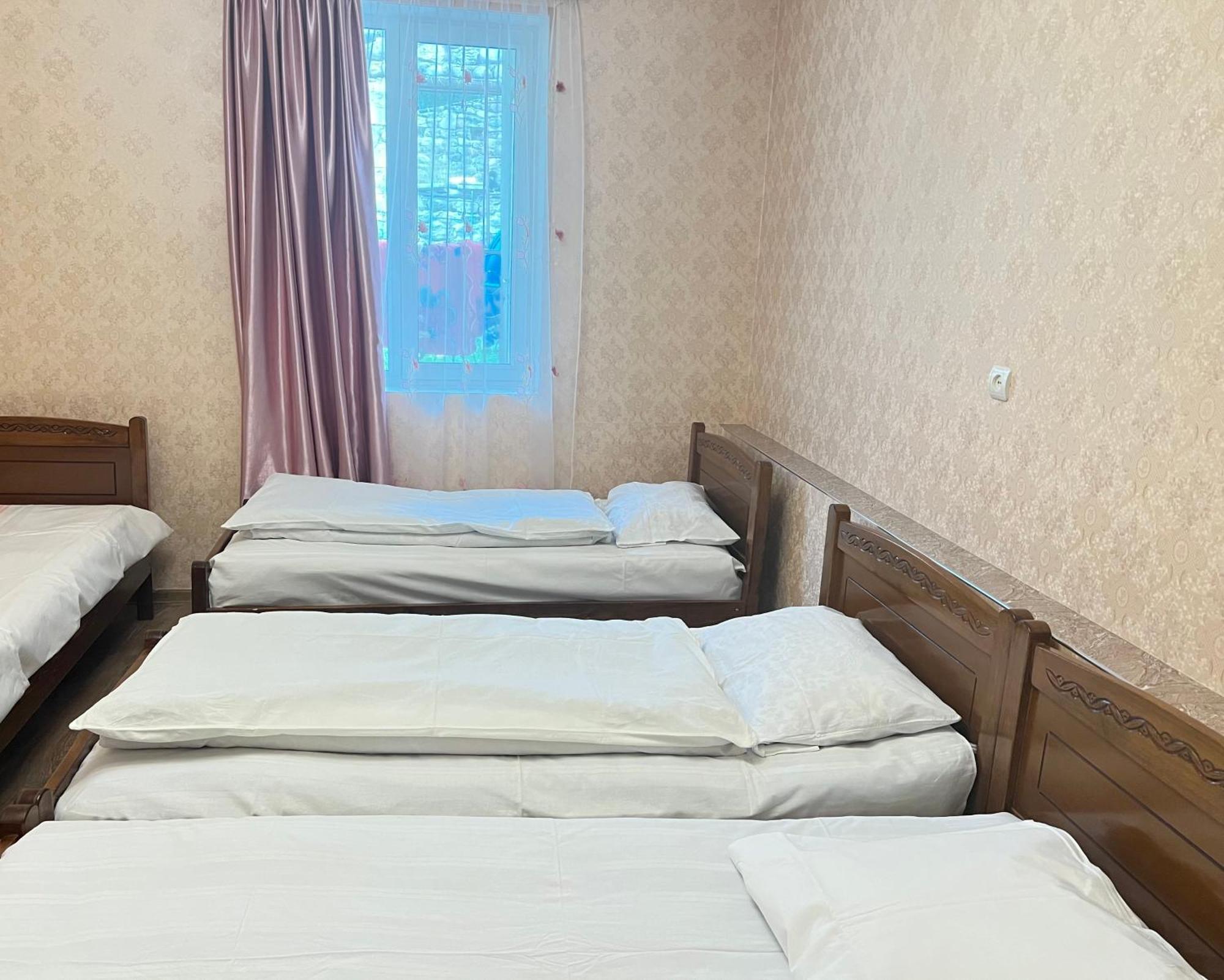 Mikheil Pitskhelauri Guest House Kazbegi Exteriör bild
