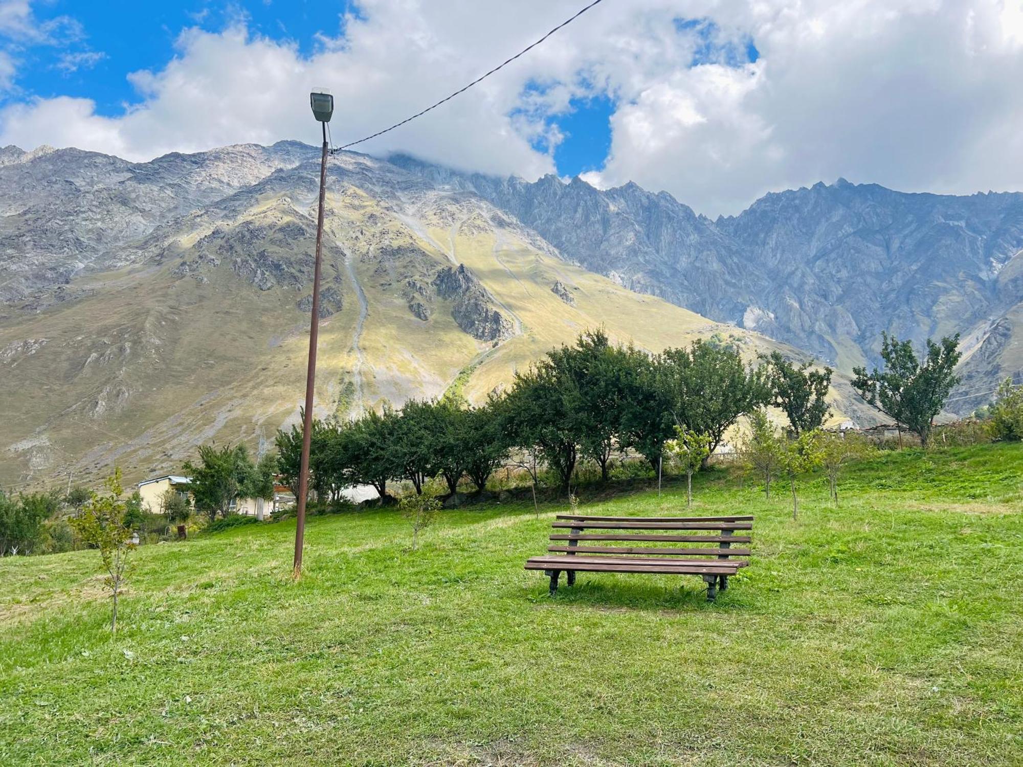 Mikheil Pitskhelauri Guest House Kazbegi Exteriör bild
