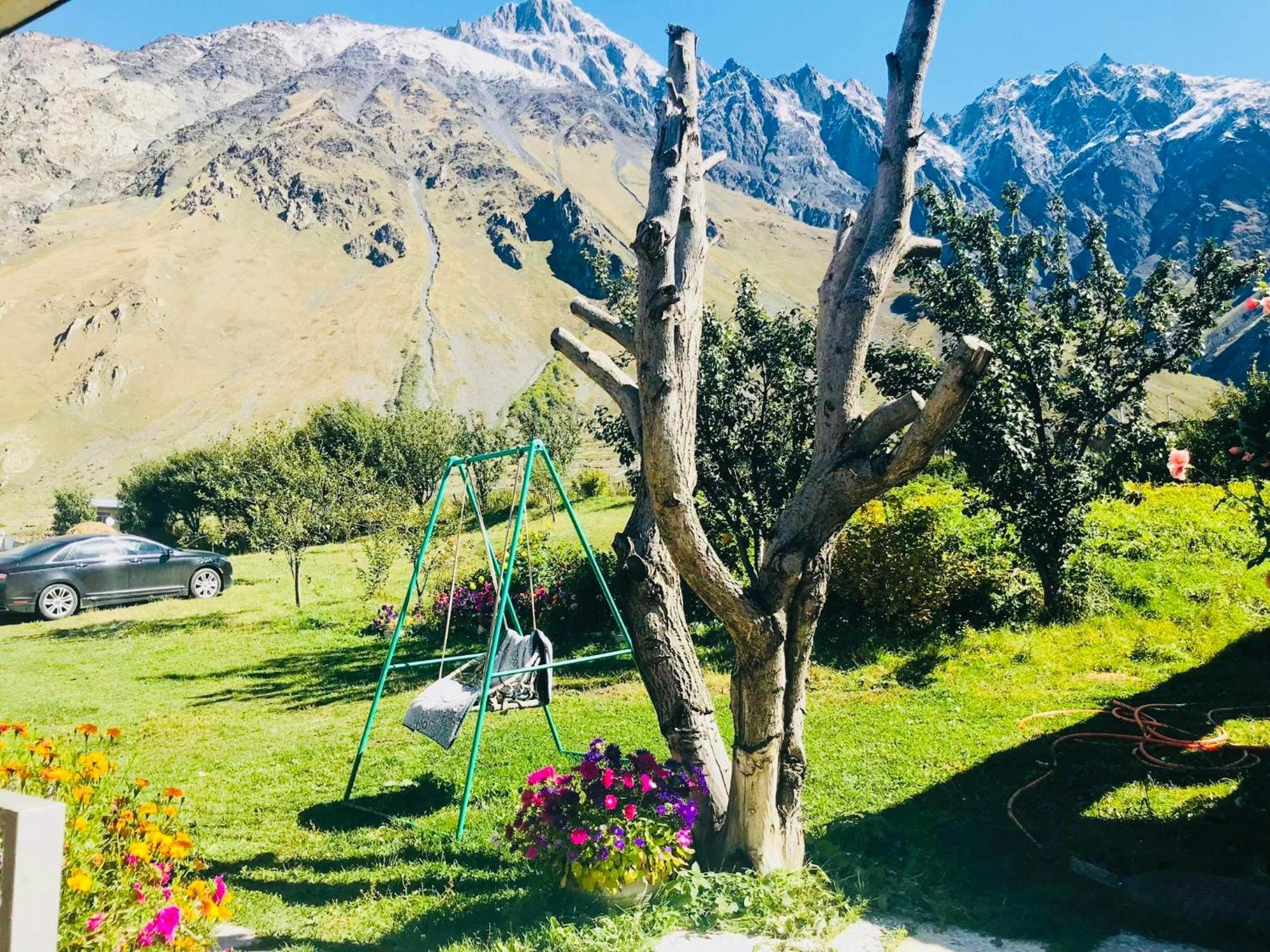 Mikheil Pitskhelauri Guest House Kazbegi Exteriör bild